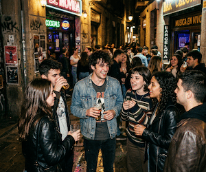 Jóvenes noctámbulos