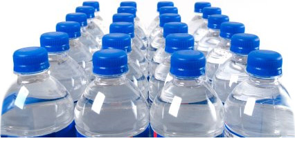 Guerra abierta al agua en botella