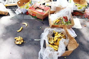 Europa tira a la basura cada año la mitad de la comida que compra