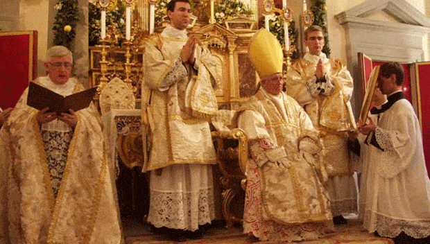 El prefecto de la Congregación del Culto Divino presenta al Papa la reforma de la reforma litúrgica.