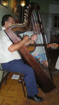 Noche de arpa y guitarras