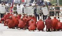 Los obispos de Myanmar piden la oración cuando las protestas antigubernamentales realizan una escalada.